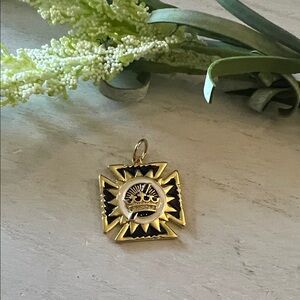 Oak&Ivy crowned cross pendant